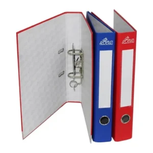 Classeur simili cuir A4 Sicla ouvert à anneaux métalliques, à côté de deux classeurs bleu et rouge fermés, dos visibles