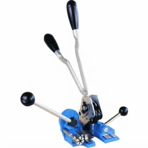 Machine de cerclage manuelle bleue vue de face, poignées noires, leviers métalliques et base en fonte bleue, fond blanc.