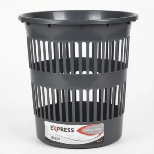 Corbeille à papier grise en plastique ajourée, vue de face, avec étiquette Express collée sur le bas du corps