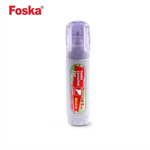 Stylo correcteur Foska blanc et violet de 8 ml, vu de face, étiquette rouge et verte, capuchon transparent violet.